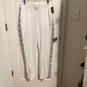 Woman’s full length champion track pant.
